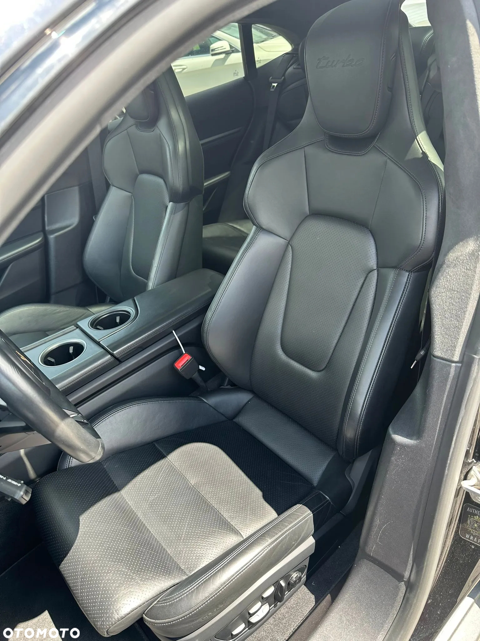 Porsche Taycan Turbo Cross Turismo - 16