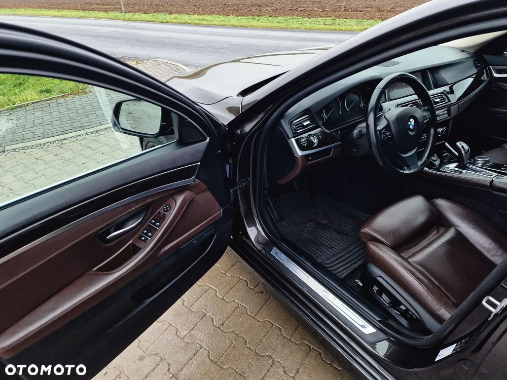 BMW Seria 5 530d xDrive Sport-Aut Luxury Line - 16