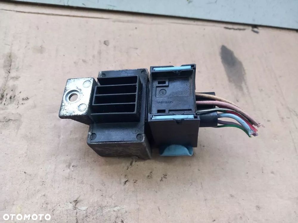 PRZEKAŹNIK ŚWIEC ŻAROWYCH RENAULT 8200859243 - 4