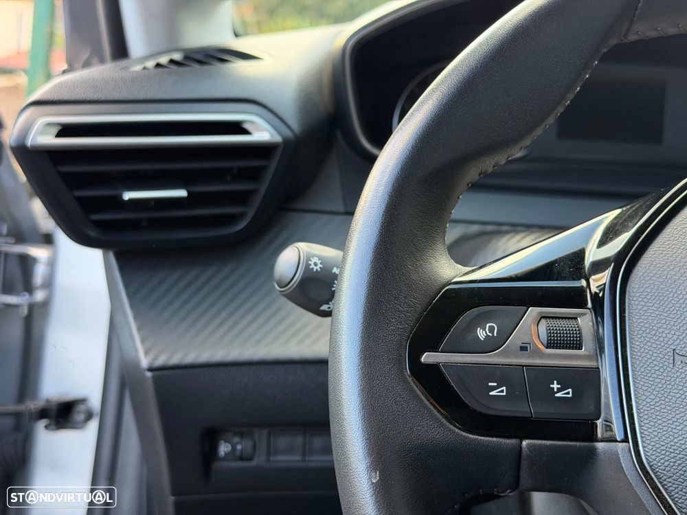 Peugeot 208 1.2 PureTech Active Pack - 11