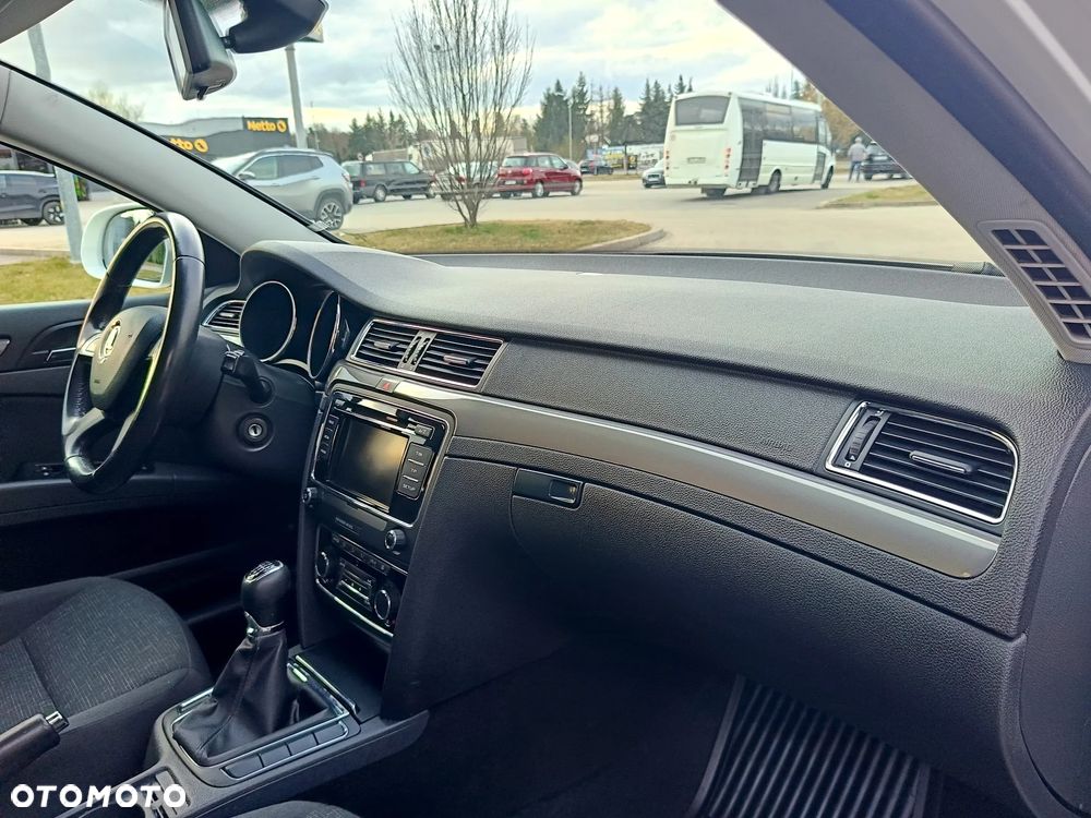 Skoda Superb 1.4 TSI Active - 19