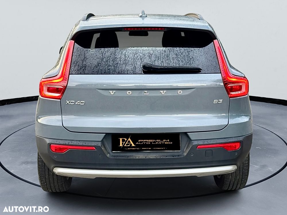 Volvo XC 40 B3 AT FWD MHEV Plus Dark - 6