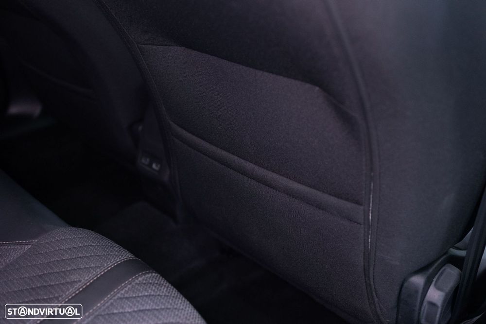 Peugeot 2008 1.2 Hybrid Allure e-DCS6 - 36
