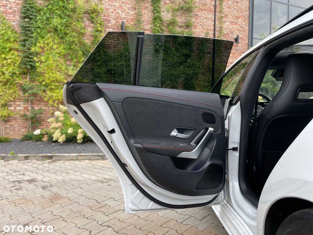 Mercedes-Benz CLA 200 7G-DCT AMG Line - 10
