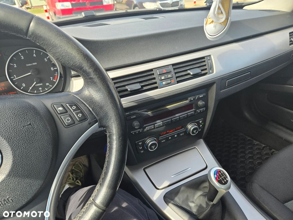 BMW Seria 3 318i - 17