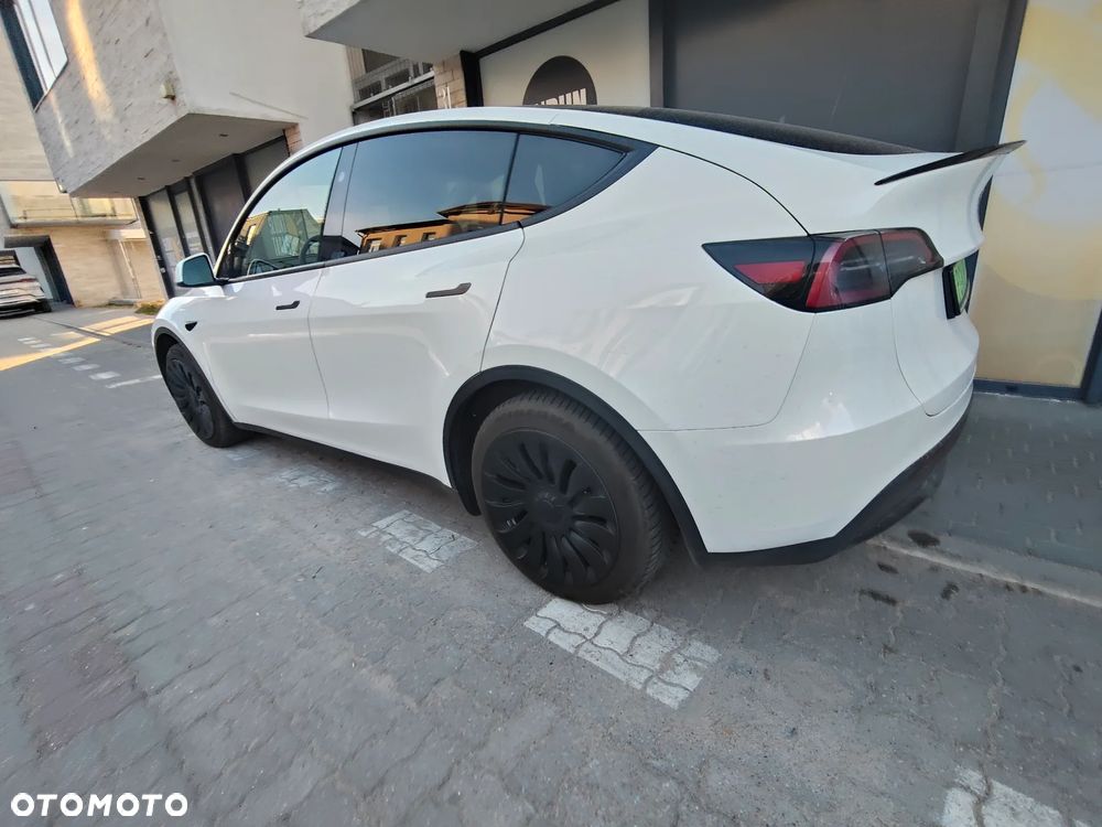Tesla Model Y - 4