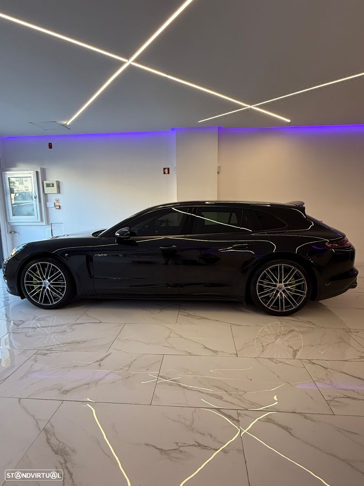 Porsche Panamera Sport Turismo 4 E-Hybrid - 1