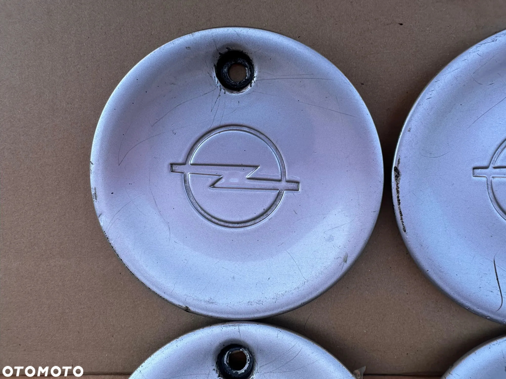 Dekielki emblematy Opel Corsa Astra / 90 425 802 003 0083 / Komplet - 4