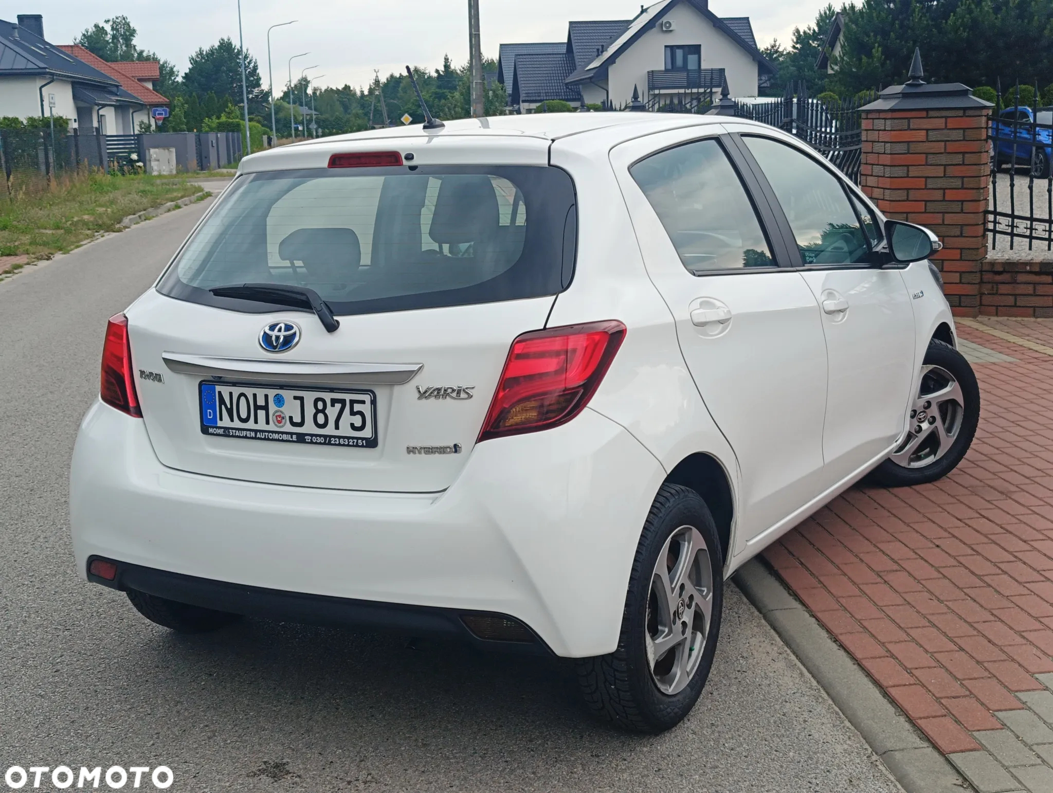 Toyota Yaris Hybrid 100 Premium - 5