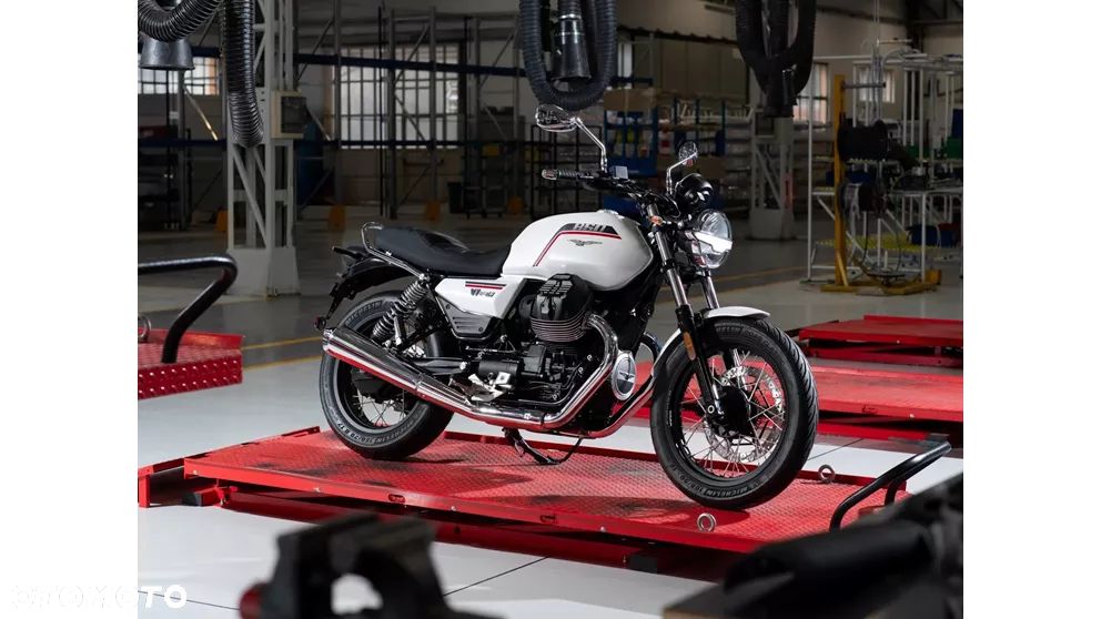 Moto Guzzi V7 - 1