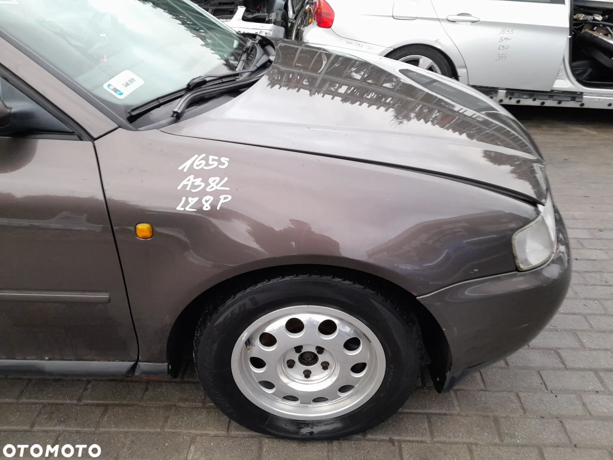 AUDI A3 8L BŁOTNIK PRAWY PRZEDNI PRAWY PRZÓD KOLOR: LZ8P - 1