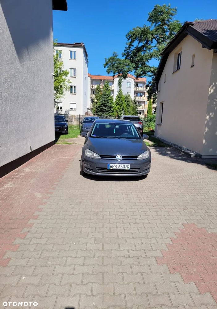 Volkswagen Golf - 1