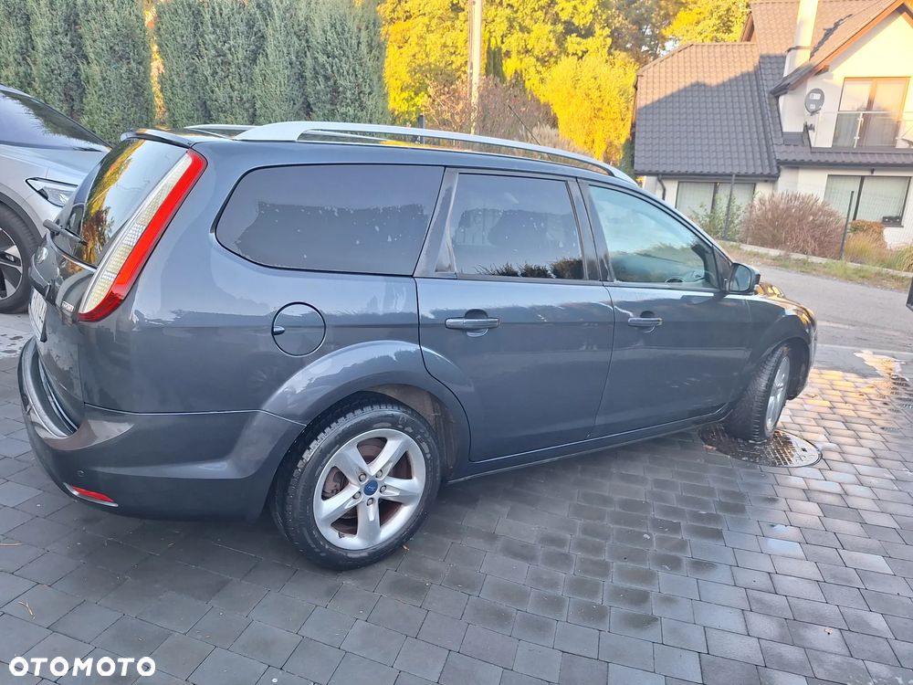 Ford Focus 2010 photo 2