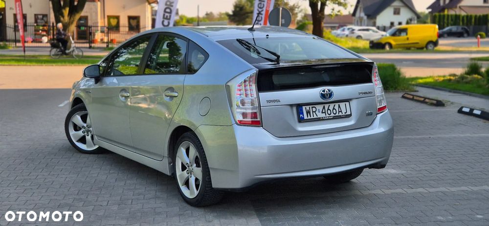 Toyota Prius (Hybrid) Life - 26