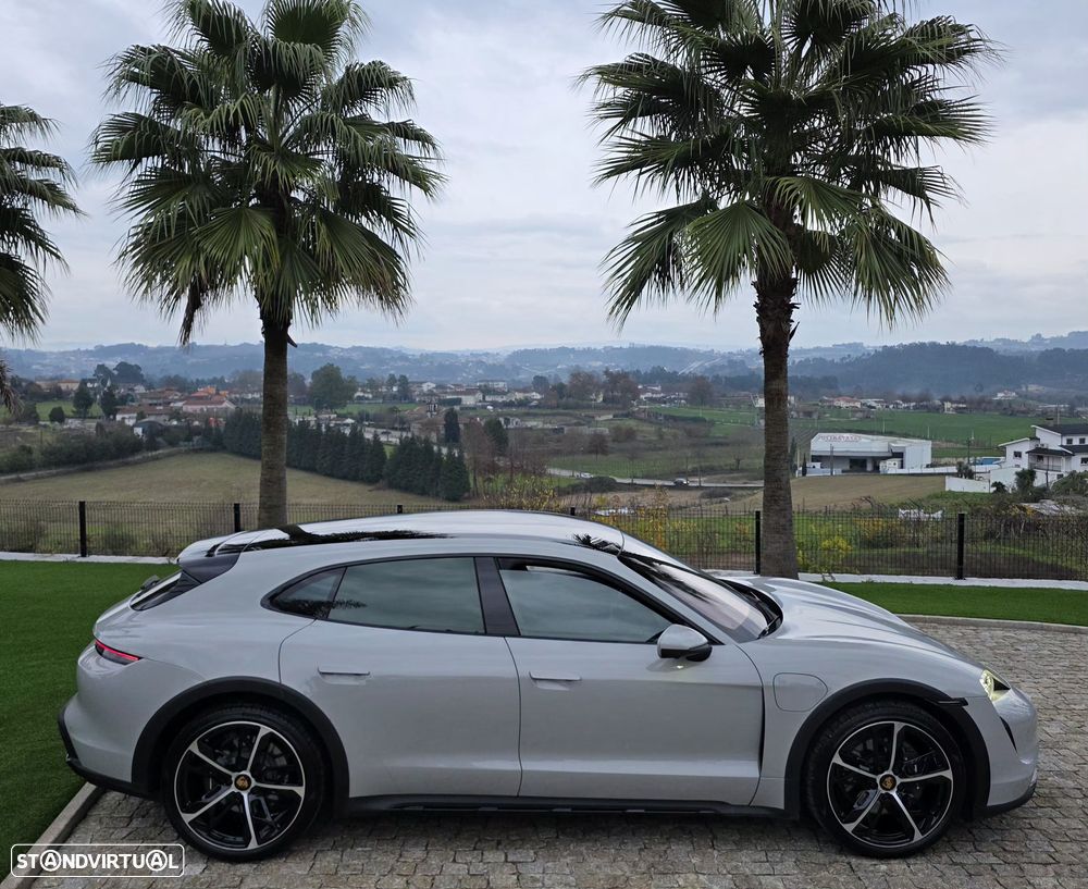 Porsche Taycan Cross Turismo 4 - 16