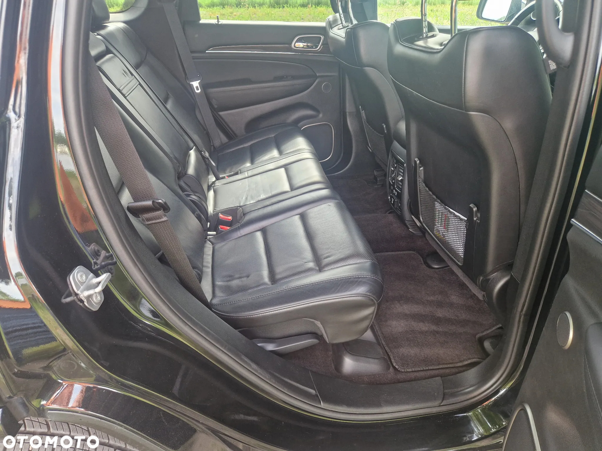 Jeep Grand Cherokee - 12