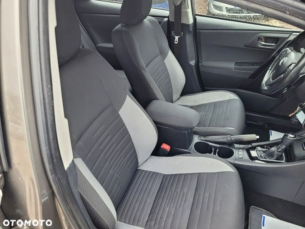 Toyota Auris - 15
