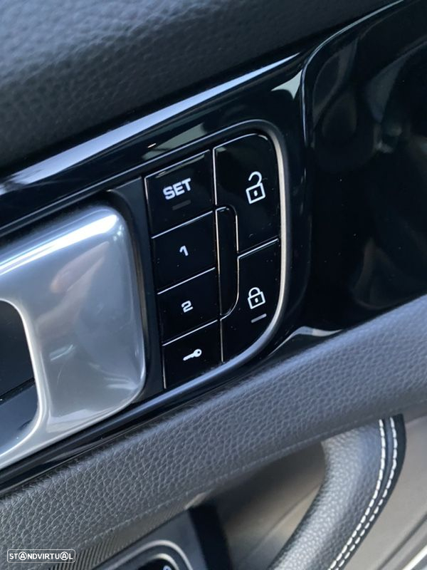 Porsche Panamera 4 E-Hybrid 10 Years Edition - 32