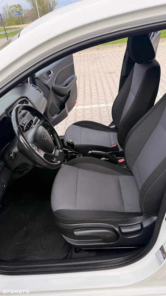 Hyundai i20 1.1 CRDi Fresh - 8