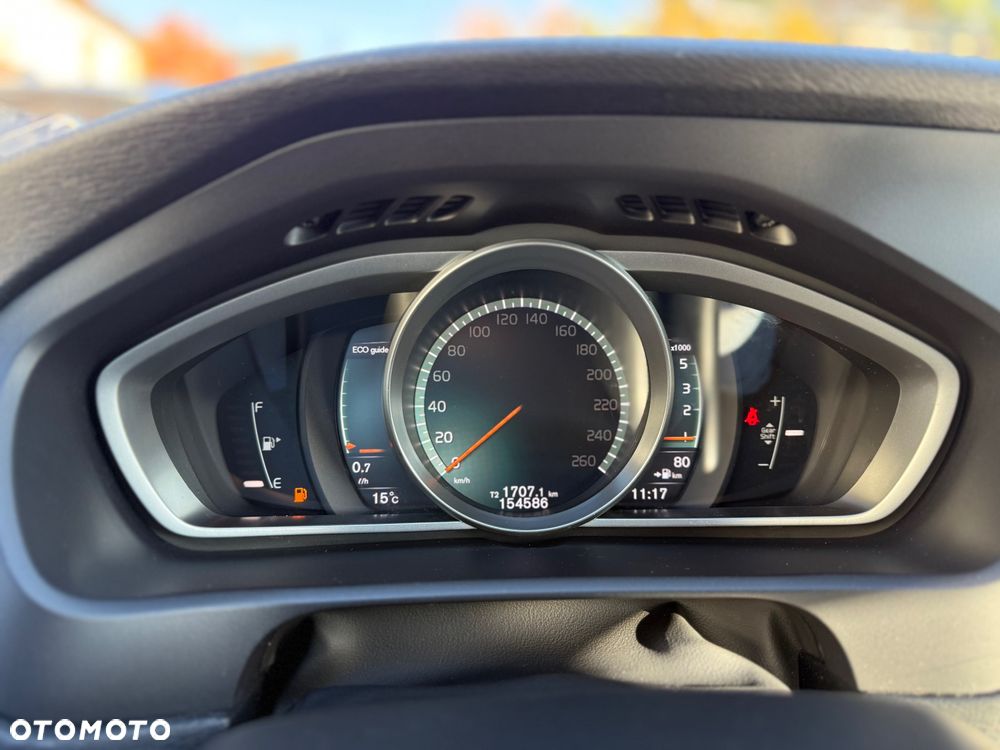 Volvo V40 D3 Drive-E R-Design Momentum - 24