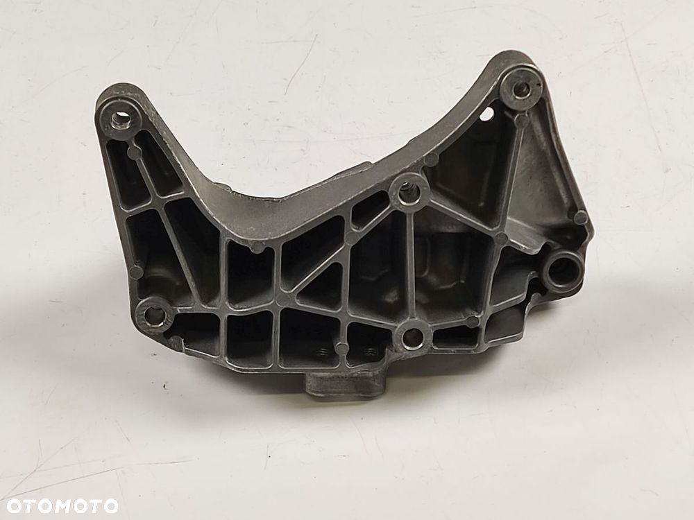VOLVO XC40 2.0T T4 17-21r Łapa Mocowanie Alternatora - 6