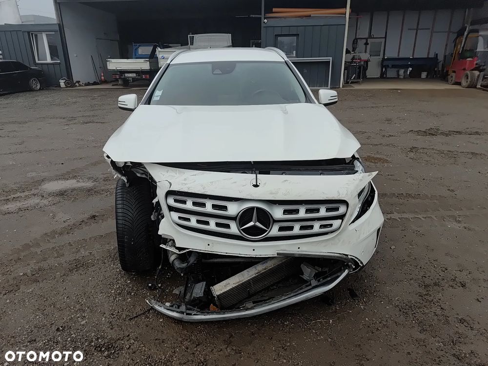 Mercedes-Benz GLA - 4