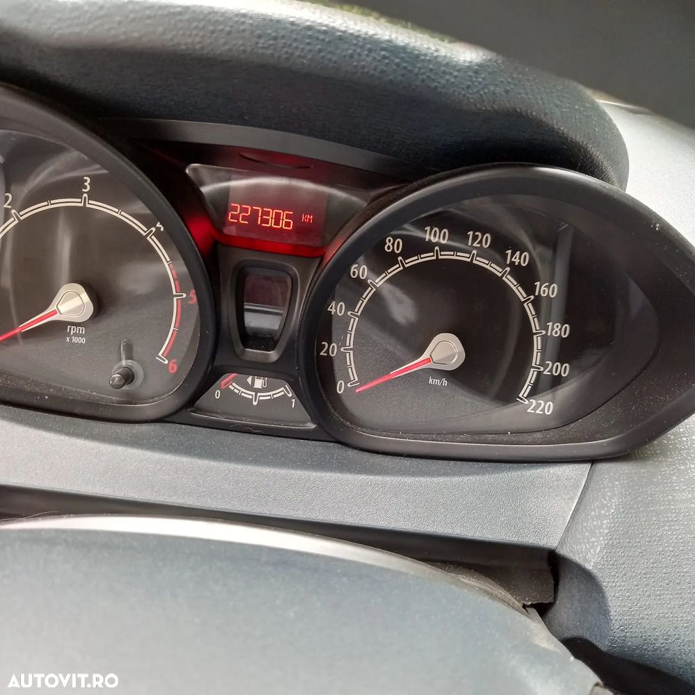 Ford Fiesta - 8