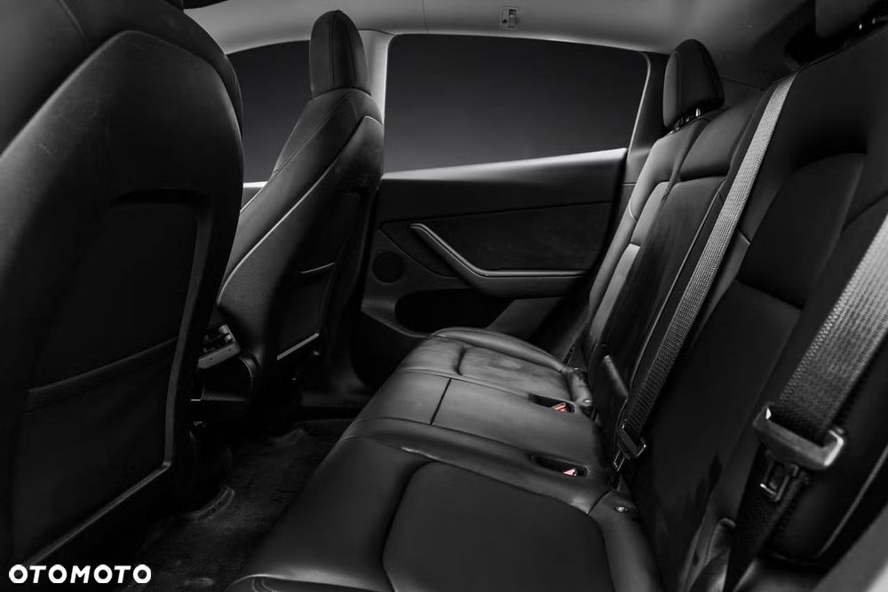 Tesla Model Y Long Range Dual Motor AWD - 14