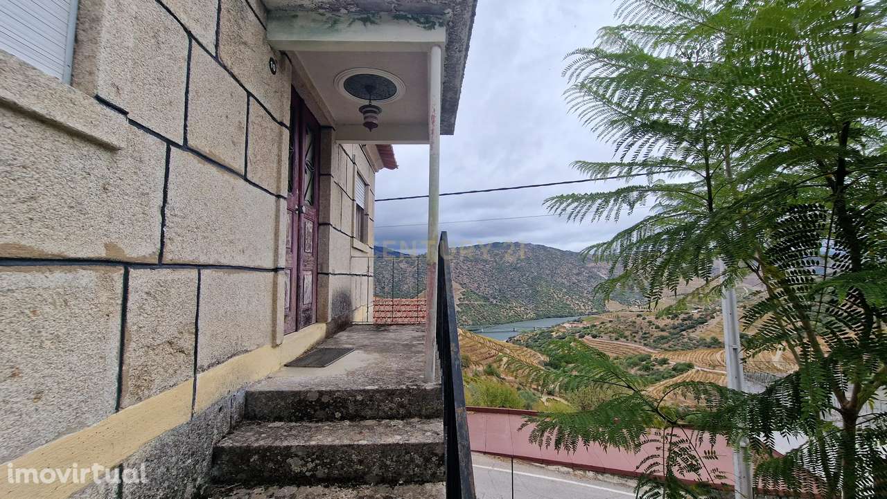 Moradia em pedra com vista para o rio Douro em Vale da Figueira - São - Grande imagem: 2/13