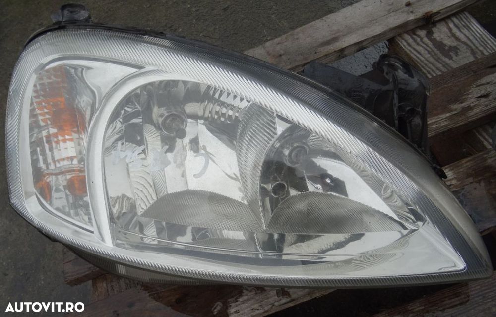 Far dreapta Opel Combo din 2004 volan pe stanga - 1