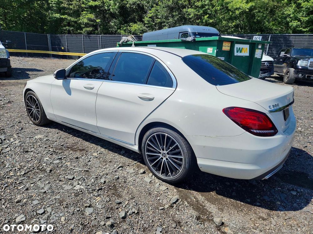 Mercedes-Benz Klasa C 300 9G-TRONIC Exclusive - 3