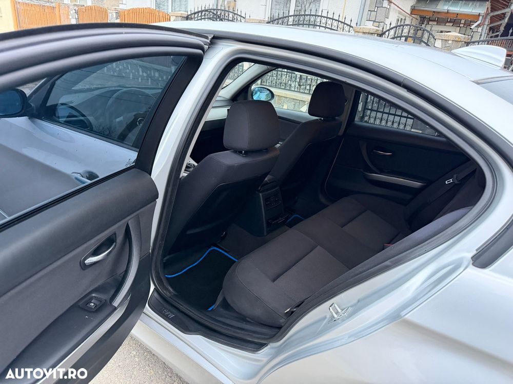 BMW Seria 3 318i - 10