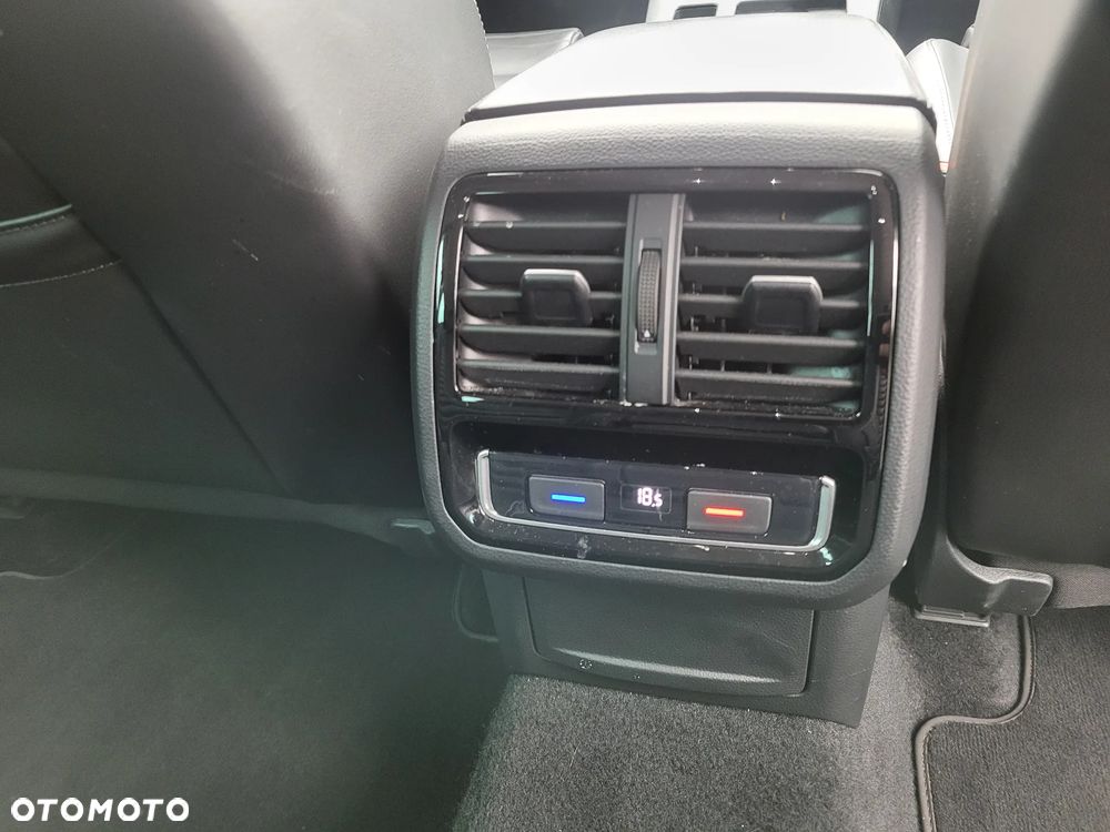 Volkswagen Passat - 14
