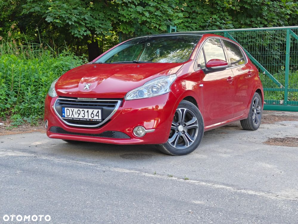 Peugeot 208 - 1