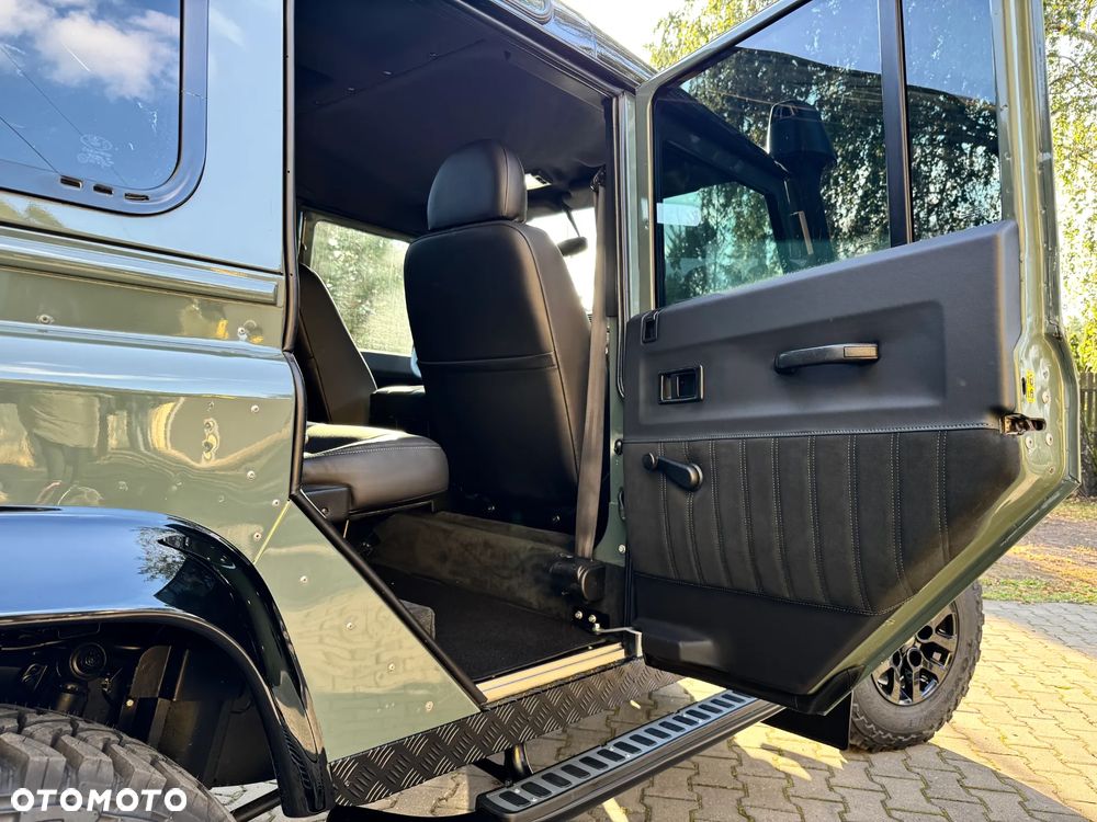 Land Rover Defender 110 2.2 TD4 SE Utility - 30