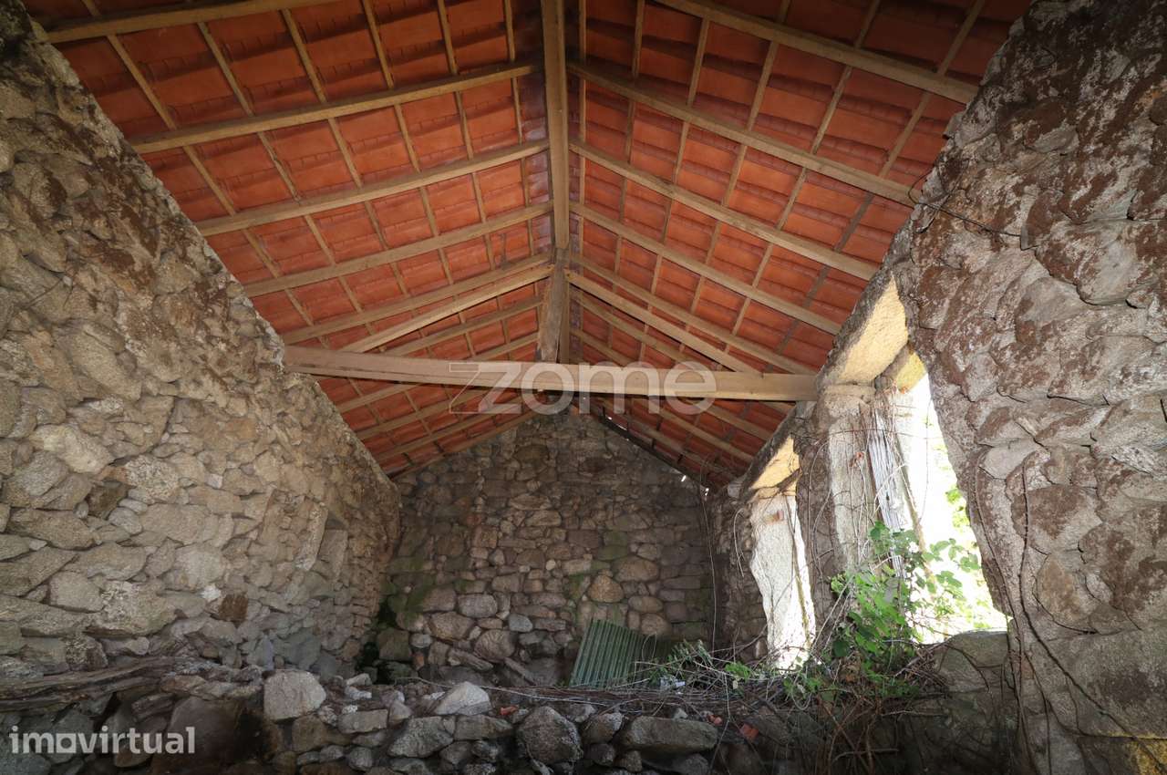 Ruína em Vilar, Cabreiro - Grande imagem: 5/17