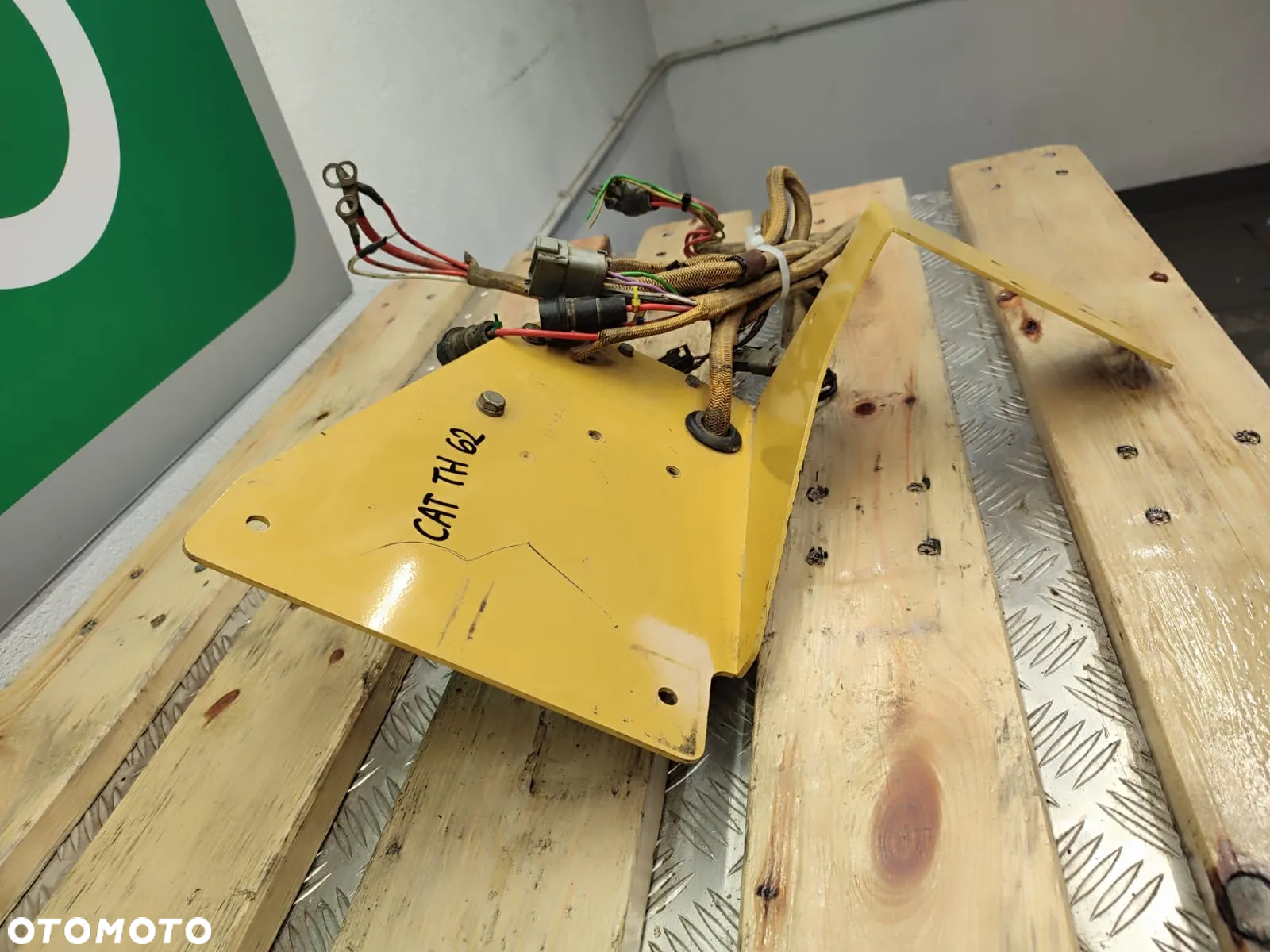 Wspornik 1374285 wiązka elektryczna CAT TH 62 - 6