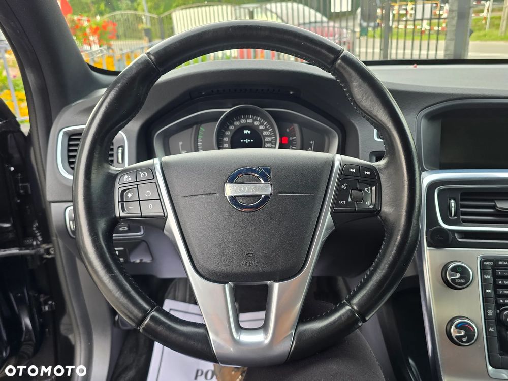 Volvo V60 D4 Summum - 32