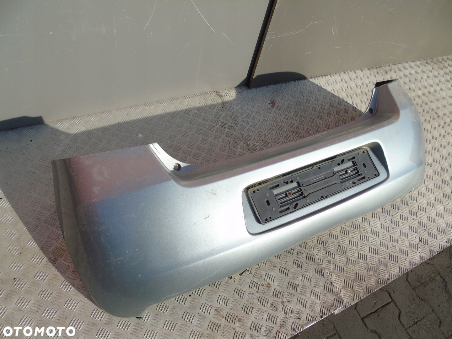 ZDERZAK TYŁ TOYOTA YARIS II - 1