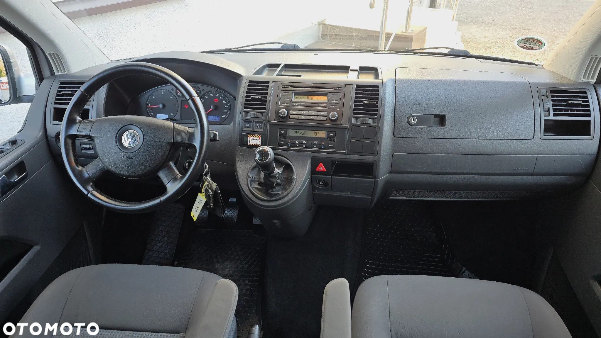 Volkswagen Caravelle - 21