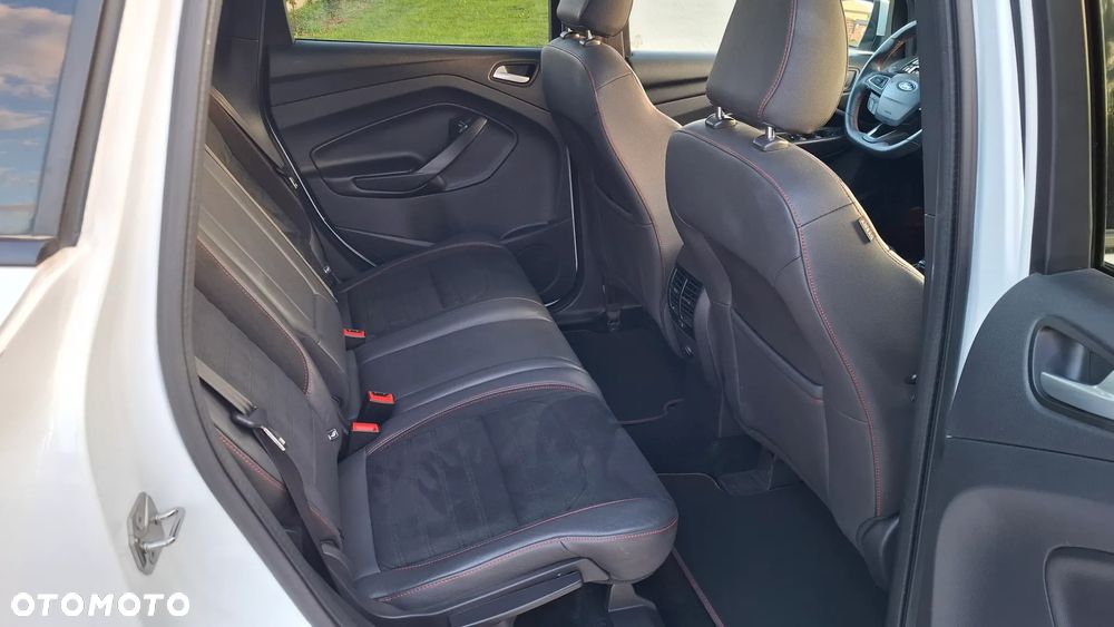 Ford Kuga 1.5 EcoBoost 2x4 ST-Line - 13