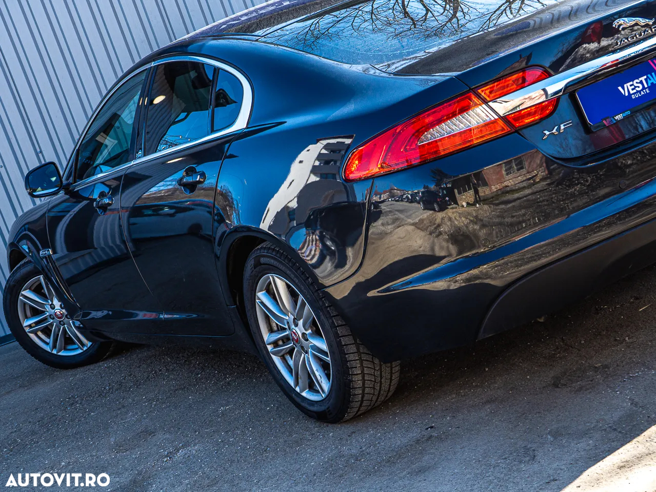 Jaguar XF 2.2D - 11
