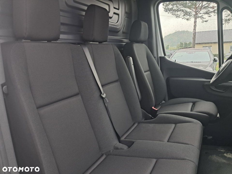 Mercedes-Benz Sprinter - 9