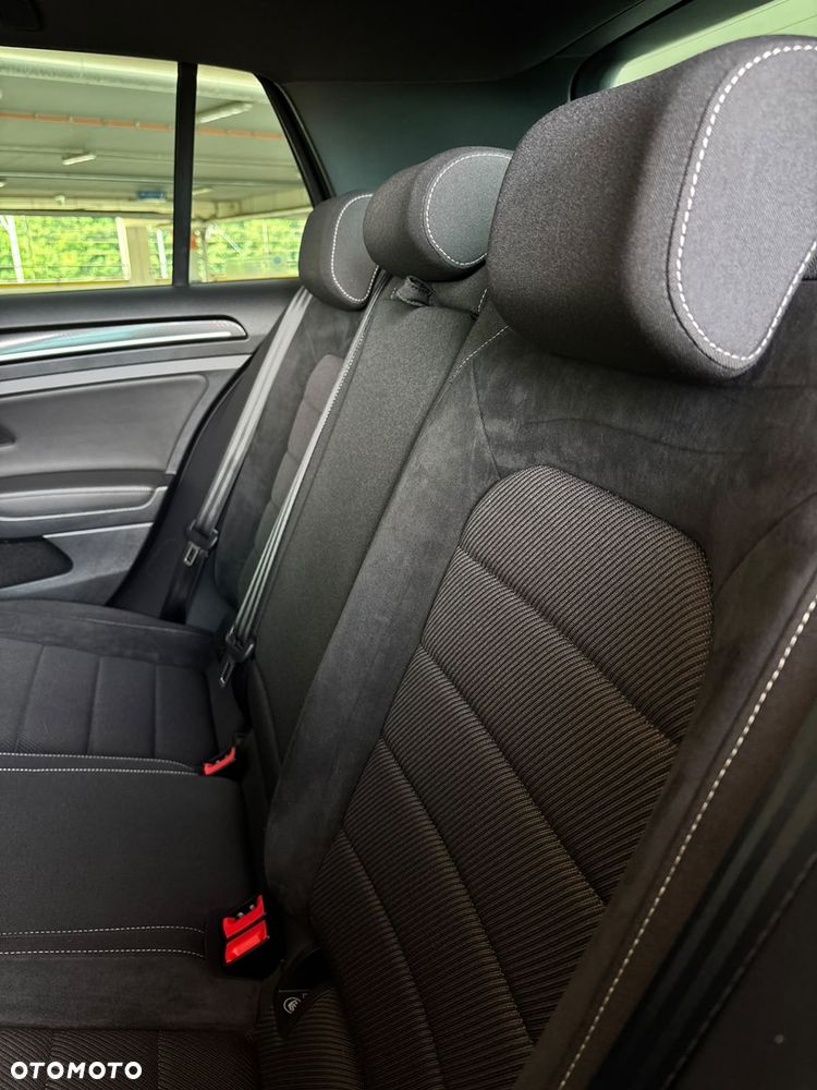 Volkswagen Golf - 28