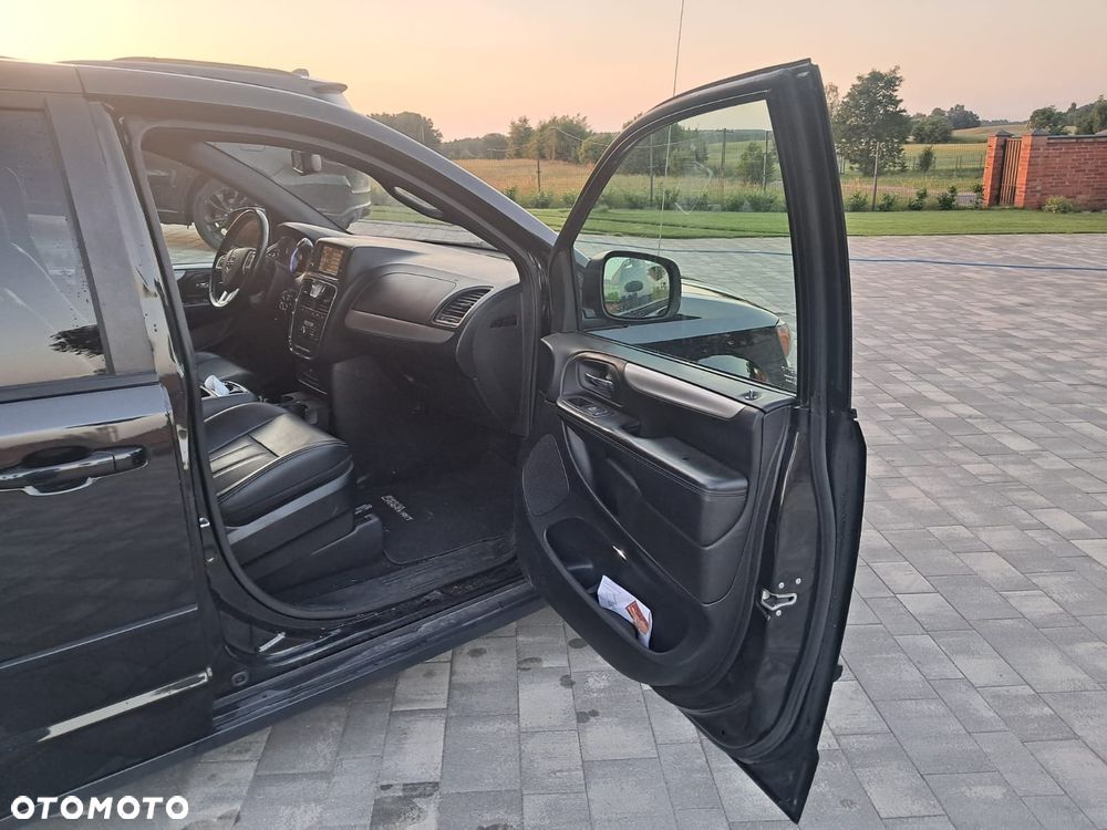 Dodge Grand Caravan - 15