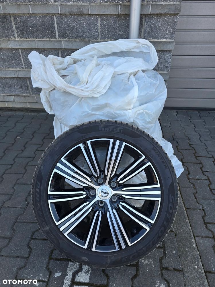 Volvo V60 B4 B DKG Plus Dark - 25