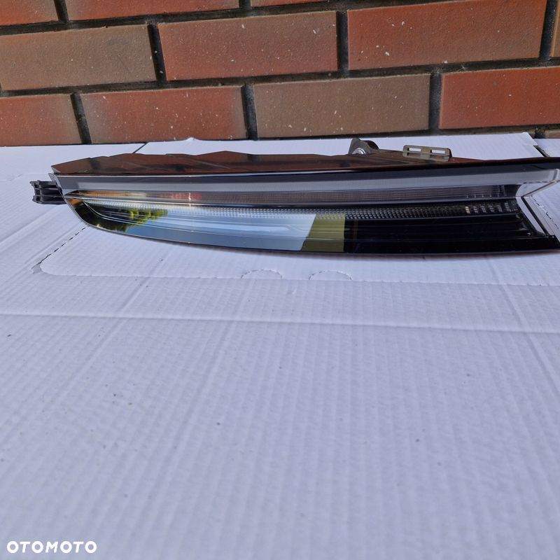 PORSCHE TAYCAN LAMPA LEWA LEWY TYŁ 9J1945307A EUROPA