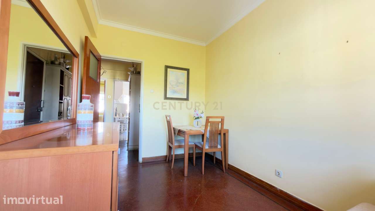 Apartamento T2 para remodelar com vista para o Convento de São Vicente - Grande imagem: 3/20