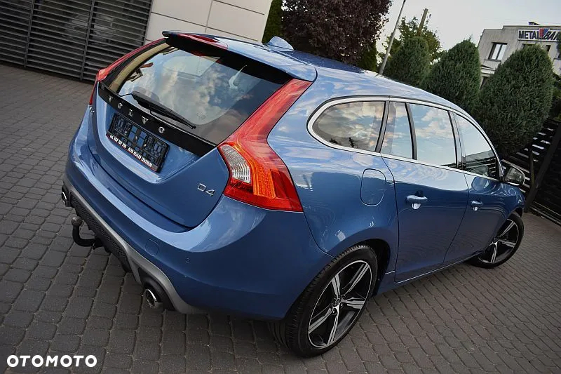 Volvo V60 D4 R-Design - 4