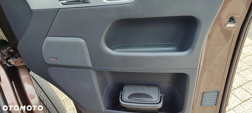 Volkswagen Multivan - 11